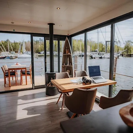 Botel Hausboot In Peenemünde
