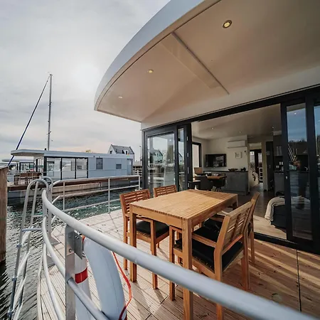 Botel Hausboot In Peenemunde