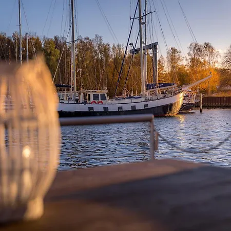 Hausboot In Botel *