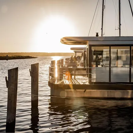 보트호텔 Floating Comfort In *