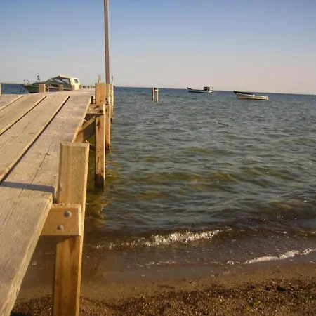 Floating Comfort In 보트호텔