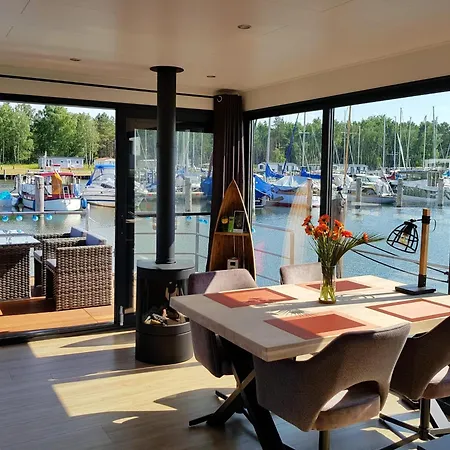 Hotel en barco Floating Comfort In *
