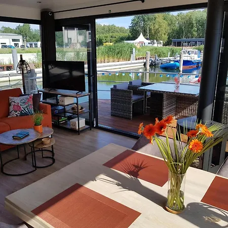 Floating Comfort In Hotel en barco